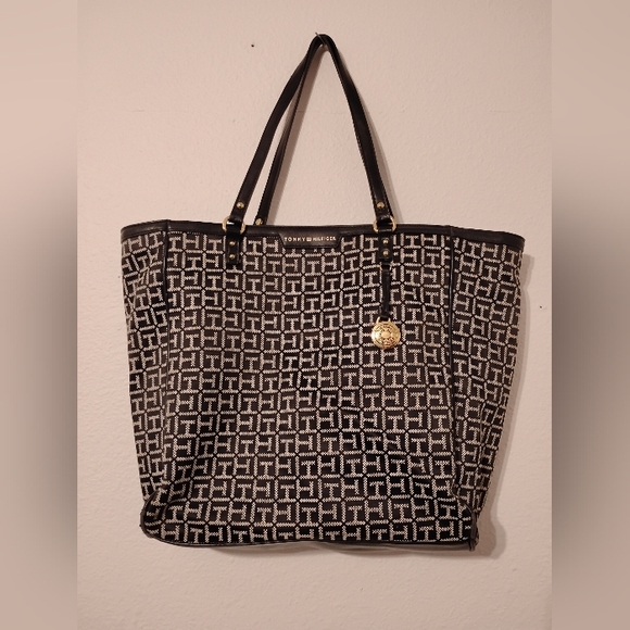 Tommy Hilfiger Handbags - Tommy Hilfiger Tote Bag